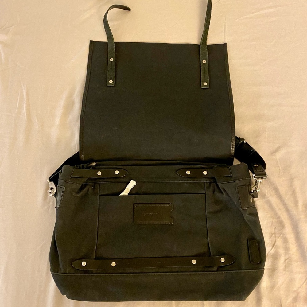 Property of messenger bag